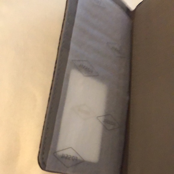 Fossil Madison Zip Clutch Black Brown Faux Leather Geometric Logo Pattern NWT - Picture 10 of 16